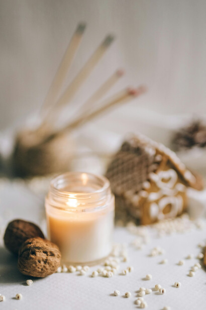 La vela rosada del tercer domingo introduce un matiz de alegría, recordando que la celebración está cerca