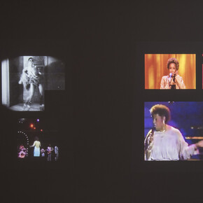 Mickalene Thomas, Do I Look Like a Lady? (Comedians and Singers), 2016. 2-channel HD video
projection, 12:34 minutes, Dimensions variable; each projection 72 x 132 inches. Courtesy the artist;
Lehmann Maupin, New York and Hong Kong; and Artist Rights Society (ARS), New York.