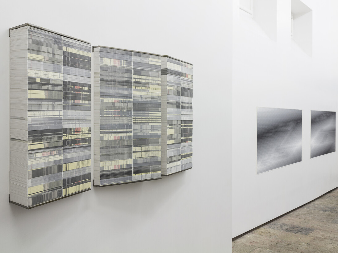 Vista de exposição (detalhe), vai e vem e vem e vai, foto: João Ferro Martins, Imagem cortesia das artistas e 3+1 Arte Contemporânea, Lisboa.