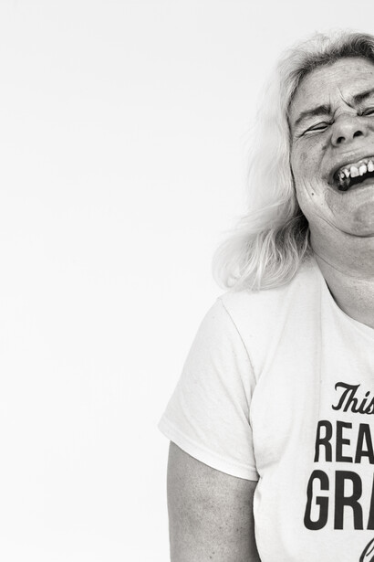 Bryan Adams, Sam Woodlock, The Big Issue vendor, 2017 © Bryan Adams. Image courtesy Atlas Gallery