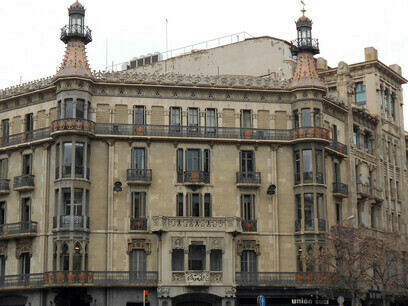 Casa Pia Batlló (1891-1896), de Josep Vilaseca y Casanovas, Rambla de Catalunya, Barcelona, España
