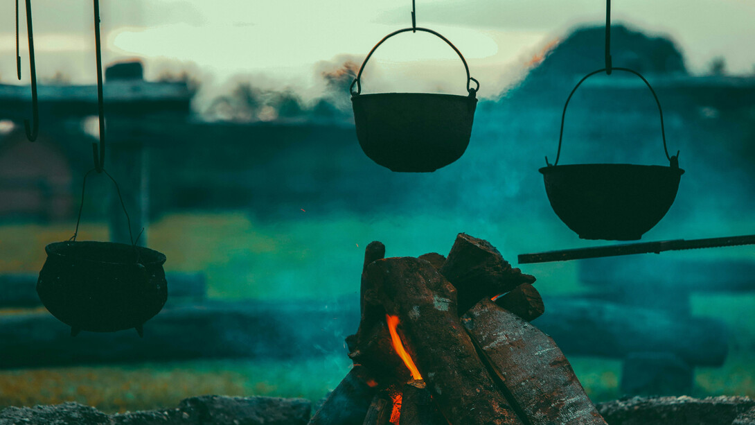 Muchas mujeres y hombres justos testificaron que se trataba de una bruja, una bruja que rescataron y condenaron antes de que pudiera contar su historia