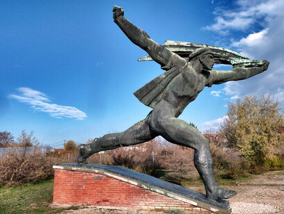 En palabras del arquitecto: «Este parque sobre la dictadura y, al mismo tiempo, porque se puede hablar, describir y construir este recinto, es sobre la democracia»