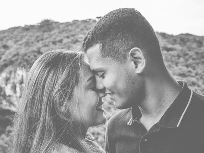 Non si può rimanere aggrappati ad un sogno dove i baci sono solo desideri 