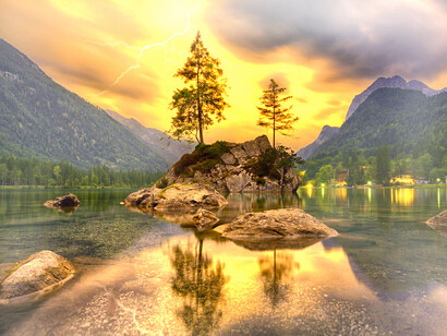 Pan è legato alle forze della Grande Madre, alla Terra, alla Luna ed alla fertilità dei campi, è quindi un archetipo principale che ha radici profonde nella coscienza collettiva dell’intera umanità