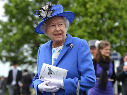 Queen Elizabeth visiting London