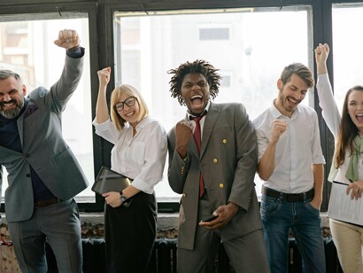 A transparência do processo Kaizen — onde as falhas são vistas como oportunidades de aprendizado e não como motivo de punição — fortalece a cultura de responsabilidade. A Governança passa a ser percebida como um sistema vivo, que evolui com base em dados e feedback real, e não como uma estrutura rígida e imutável