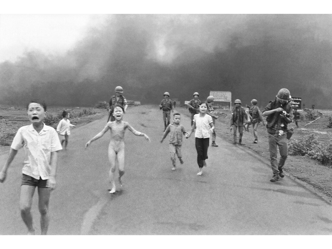 Nick Ut, Vietnam Napalm 1972, 1972, black and white photograph, Enlargement, black and white photograph, Associated Press Images, © Nick Ut / Associated Press / Sipa