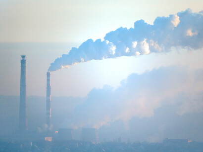 Fabrica industrial que genera residuos gasíferos ubicada en Chisináu, capital de la República de Moldavia