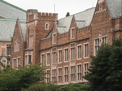 Fachada de un antiguo internado