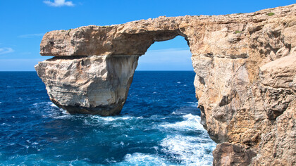 «La Ventana Azul» (en la imagen en 2009) era uno de los emblemas de Malta, pero un temporal a finales del año pasado causó del derrumbe del arco 