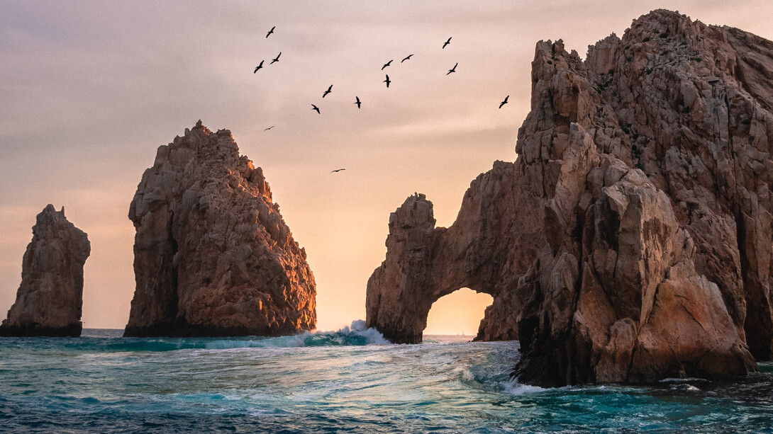 Formación rocosa en el mar