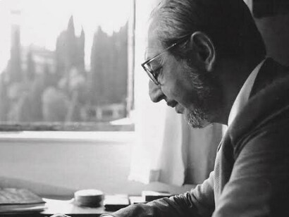 Carlo Scarpa che guarda dalla finestra