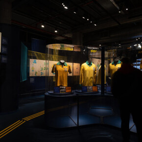 Amarelinha, exhibition view. Courtesy of Museu do Futebol