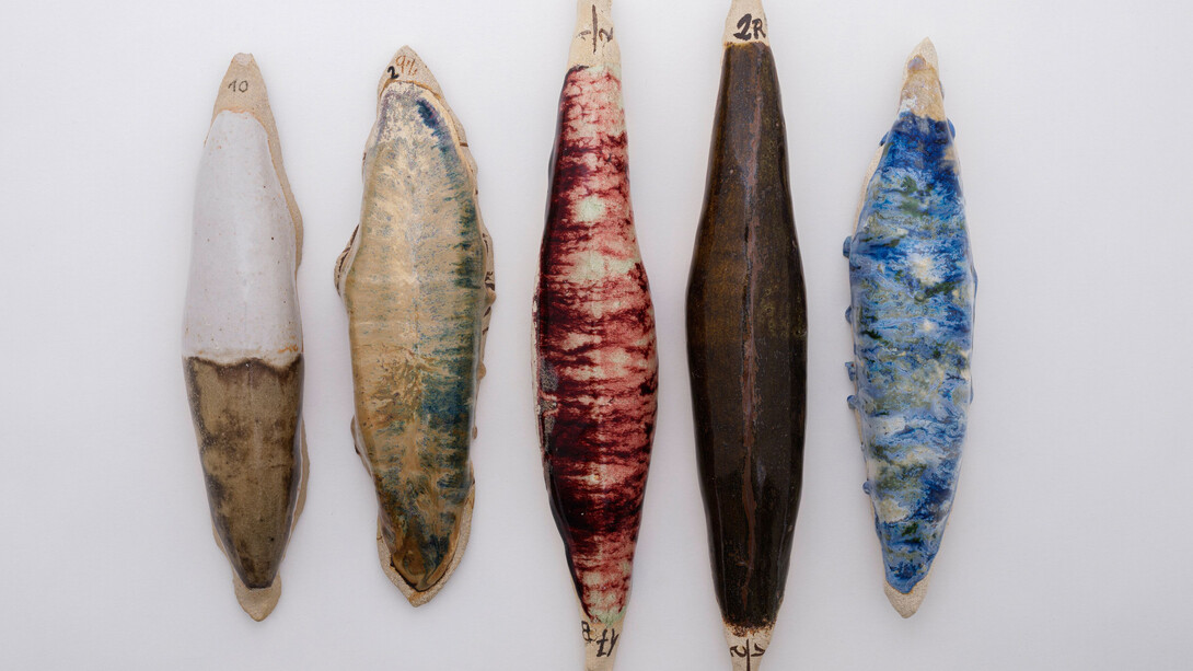 David Zink Yi 
All My Colours
2019
Glazed stoneware
32 x 37 x 5.2 cm / 12 5/8 x 14 5/8 x 2 in

