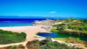 La Gallura, nel nord-est della Sardegna, è una regione famosa per le sue splendide coste, spiagge bianche, acque cristalline, il Parco Nazionale dell'Arcipelago di La Maddalena e la Costa Smeralda