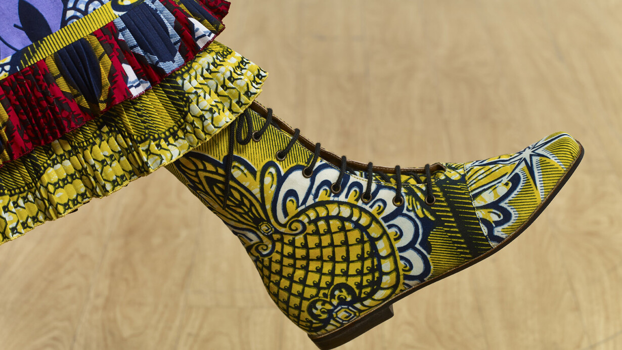 Yinka Shonibare MBE b. 1962, Girl Balancing Knowledge (2015)
Fibreglass mannequin, Dutch wax printed cotton textile, books, globe and steel baseplate
179 x 139 x 89 cm (70 1/2 x 54 3/4 x 35 in.)
Photographer: Stephen White
Image courtesy the artist, Stephen Friedman Gallery,
London and Pearl Lam Galleries, Hong Kong, Shanghai
and Singapore. Detail