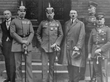 Weber, Frick, Kriebel, Ludendorff, Hitler, Brückner y Röhm