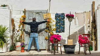 Come sotto un incantesimo, trasformare la realtà dei luoghi in magiche scenografie