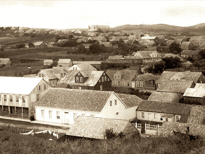 Durante casi una década después de la independencia chilena, Chiloé permaneció leal a la corona española, defendiendo su condición colonial con apoyo conjunto de españoles y huilliches