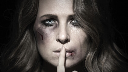 Pese a la concienciación social de los últimos años, miles de mujeres son agredidas cada año en países que, como España, Suecia, la propia Francia, presumen de cultos y tolerantes.