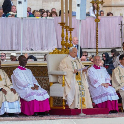 Papa Leone XIV tiene l'omelia durante il suo insediamento, 18 maggio 2025