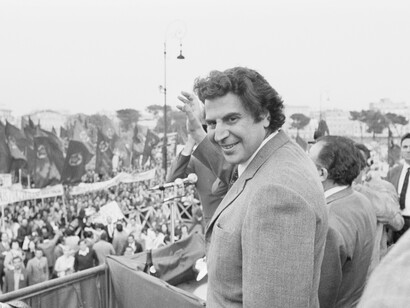 Discípulo de Messiaen, valorado por Milhaud, Theodorakis devino compositor icónico y militante político