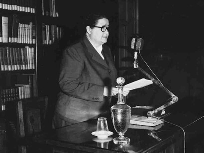 Sarebbe doveroso intitolare la Biblioteca Nazionale di Napoli a Guerriera Guerrieri, perché se c’è ancora e nella sua integrità, è grazie a lei