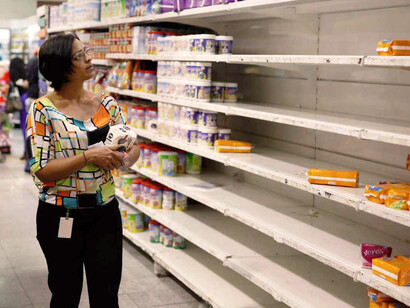 Aunque Venezuela entró en hiperinflación en noviembre de 2017, los precios comenzaron a subir desde 2014, cuando el país vio recortado su flujo de caja por el desplome de la cotización del petróleo y comenzaron a caer las importaciones, un hecho que dio paso a una severa escasez de alimentos básicos y medicinas