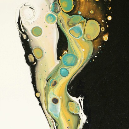 È il simbolo della Donna nella sua essenza più profonda, capace di trasformare il dolore in bellezza, come fa la conchiglia con il granello di sabbia