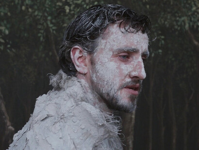 Paul Mescal in una scena del film in cui interpreta William Shakespeare 