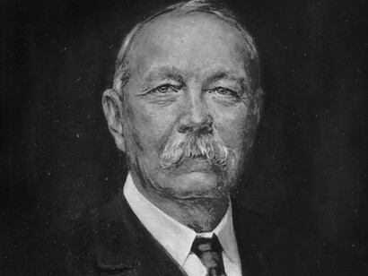 Sir Arthur Conan Doyle creador del célebre detective de ficción Sherlock Holmes. Fue un autor prolífico cuya obra incluye relatos de ciencia ficción, novela histórica, teatro y poesía