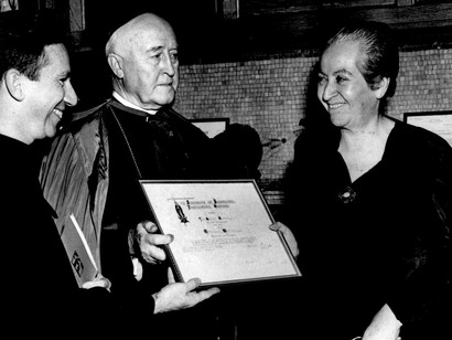 Gabriela Mistral en la ceremonia de entrega del Premio Nobel 