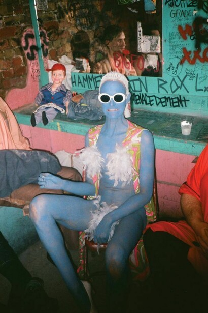 Linda Simpson, In the Pyramid Club dressing room