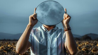 La evolución humana debe mirarse a sí misma para alcanzar la compasión y la interconexión