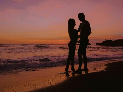 Whereas the smell of a bonfire made her think of Peter, the distant smell of saltwater made her think of someone else: Lucio
