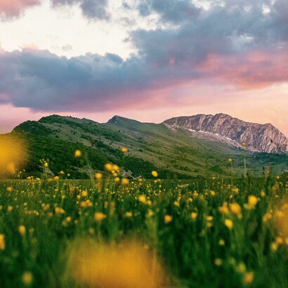 Questa unicità si riflette in una gastronomia che conserva ancora oggi un carattere genuino e poco omologato. Serra di Celano da Ovindoli, Abruzzo, Italia. Foto di Nino Marcanio