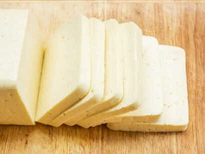 Una porción de queso 'paisa', el queso blanco por excelencia para los venezolanos