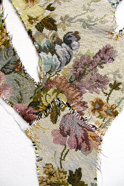 Teresa Cinque, Eden, 2011, tessuto gobelin su parete, 300 x 200 cm circa