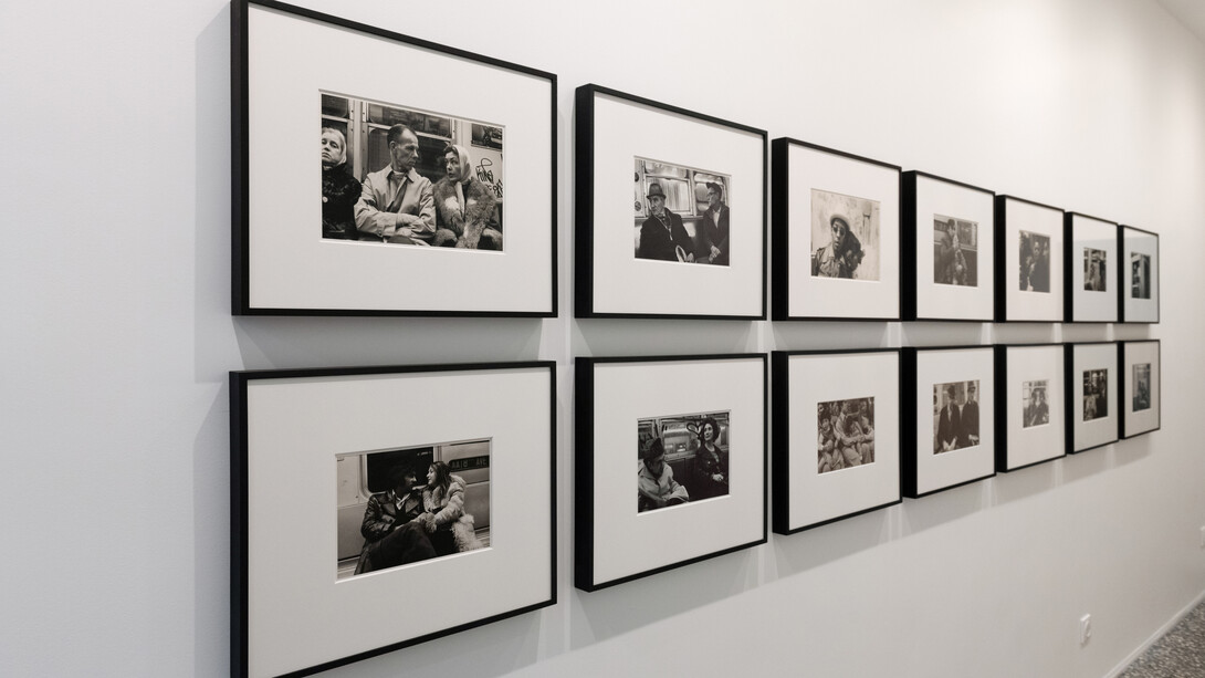 Helen Levitt, Manhattan transit, exhibition view. © Cloé Zielinski, Courtesy of Zander Galerie