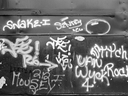 Gordon Matta-Clark, Snake 1, Sticth 1, Rocky 184 & others tag wall (detail), 1972, NYC.
Photo courtesy Estate of Gordon Matta-Clark.