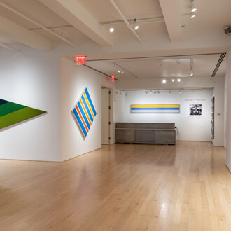 Kenneth Noland, Centennial exhibition, exhibition view. Courtesy of Yares Art