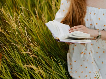 Ogni libro che scegliamo con il cuore diventa una porta silenziosa attraverso cui possiamo tornare a respirare, ritrovando parti di noi che credevamo perdute