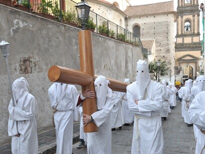 Minori, Italia. Procesión de los "flagelantes" en Semana Santa