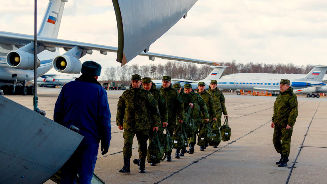 Rusia envió ayuda médico-militar a Italia la semana pasada, produciéndose una estampa de gran valor simbólico: un convoy del Ejército ruso cruzando la frontera italiana y recorriendo las carreteras de un país de la OTAN