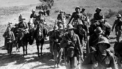 Truppe italiane marciano in Etiopia, 1935-1936