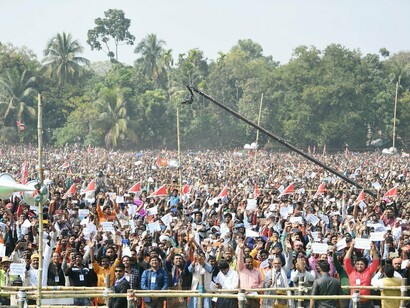 Modi takes the stage at Thakurnagar
