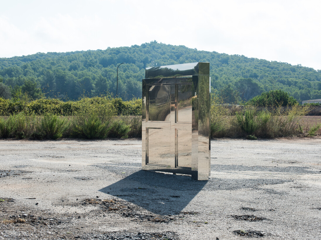 Stefan Brüggemann Outdoor 2016 Stainless Steel 235 x 240 x 15 cm / 92 1/2 x 94 1/2 x 5 7/8 in. © Stefan Bruüggemann Courtesy the artist and Hauser & Wirth 