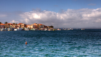Vista del porto di Sant'Antioco