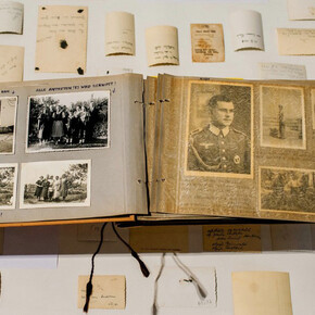 Alle antreten! Es wird geknipst! Courtesy of Museum für Volkskunde